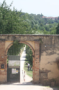 L’Orto de’Pecci, entrance gate